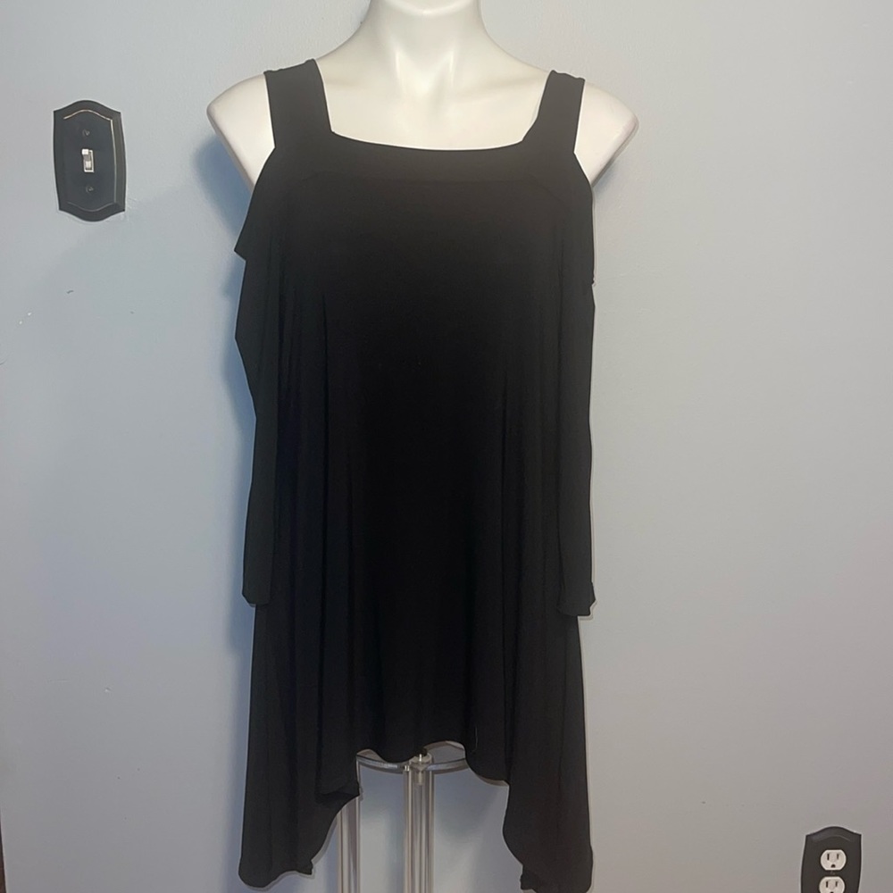 Clara Sun Woo ladies black cold shoulder 3/4 sleeve top. Size medium.
